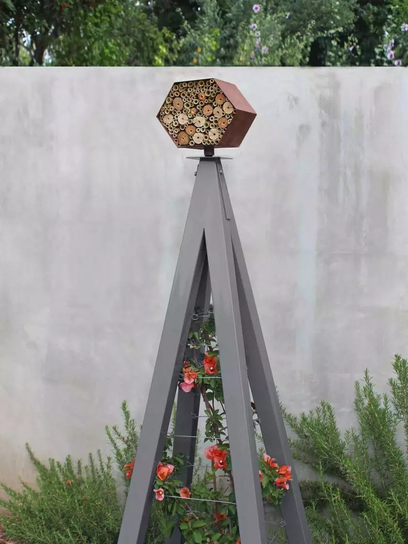 GSC Bee Bungalow + Akoris Garden Tuteur Sr. - Image 2