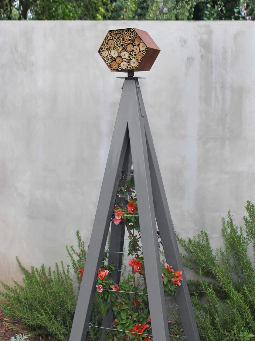 GSC Bee Bungalow + Akoris Garden Tuteur Jr. - Image 3