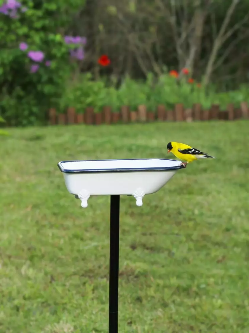 GSC White Enamel Bathtub Birdbath - Image 2