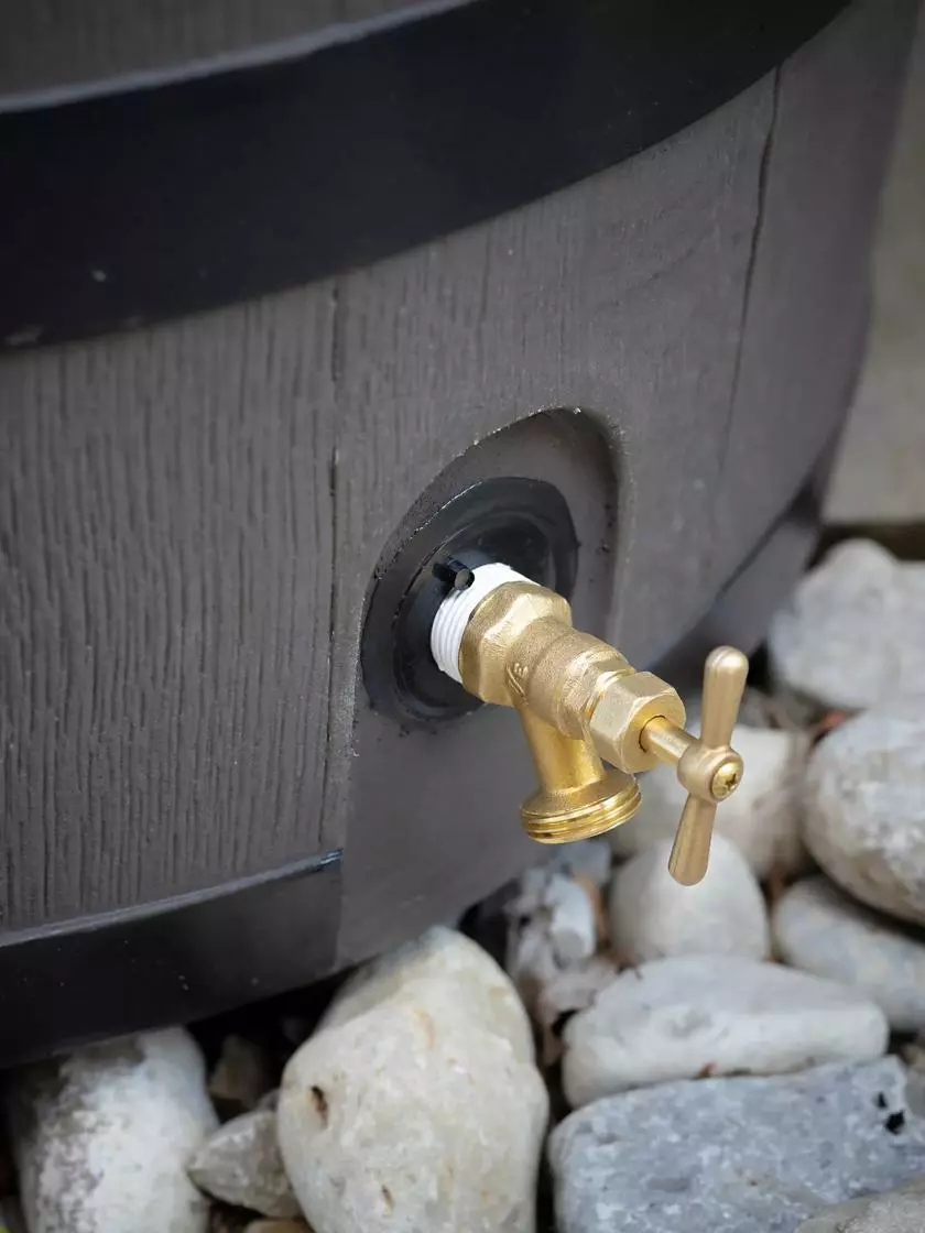 GSC Round Rain Barrel With Planter, 35 Gallons - Image 5